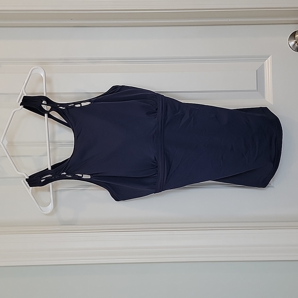 Athleta tankini top 40 D/DD. Excellent condition.  Navy